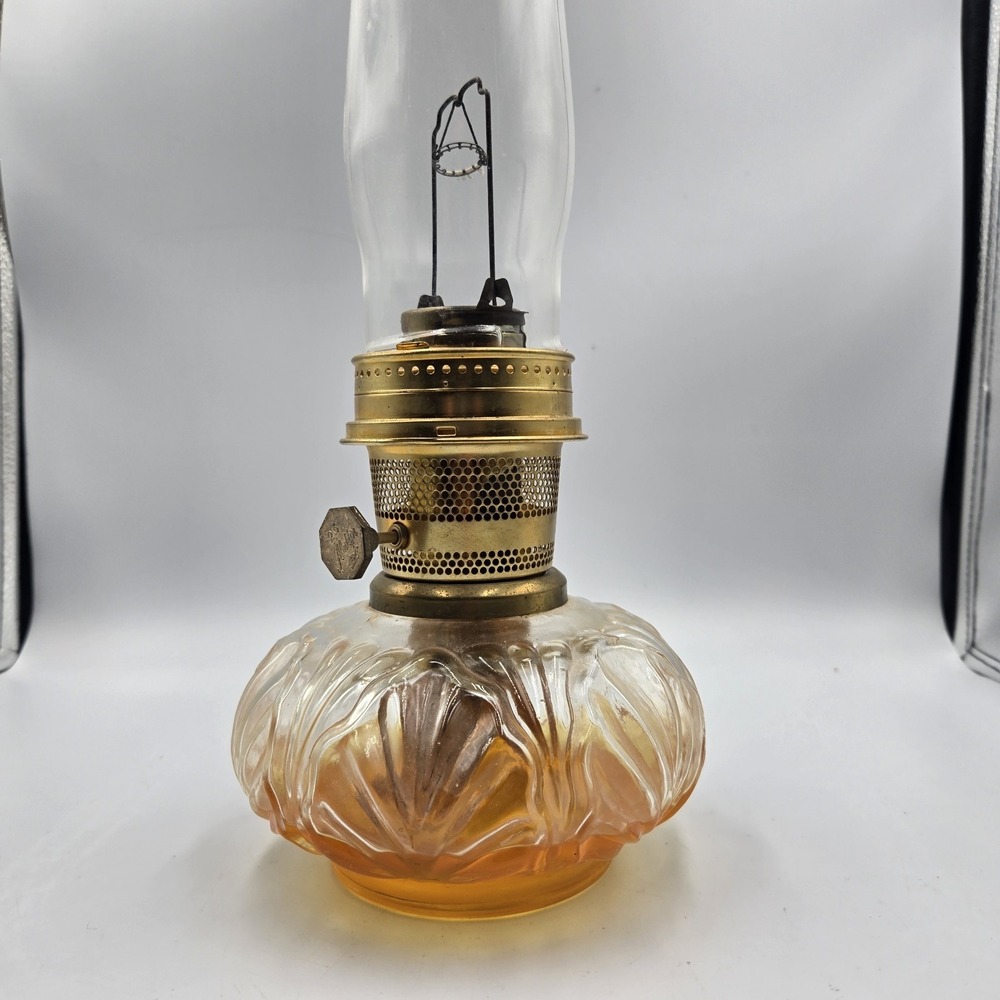Vtg Aladdin Genie II Oil Lamp Clear Glass‎ Font Shell Design Brass Collar